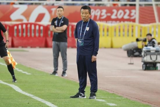 班长裸体扒开两腿让我喝尿